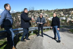 ΠΕΡΙΟΔΕΙΑ ΔΗΜΑΡΧΟΥ ΠΑΤΡΕΩΝ, ΚΩΣΤΑ ΠΕΛΕΤΙΔΗ, ΣΕ ΣΗΜΕΙΑ ΤΟΥ ΟΔΙΚΟΥ ΔΙΚΤΥΟΥ ΠΟΥ «ΘΩΡΑΚΙΣΤΗΚΑΝ» ΜΕ ΜΕΤΑΛΛΙΚΑ ΣΤΗΘΑΙΑ ΑΣΦΑΛΕΙΑΣ