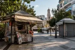 Περίπτερα στην Πάτρα: Κινδυνεύουν να χαθούν ιστορικά σημεία της πόλης υπό το βάρος της φορολογίας και του αυξημένου κόστους